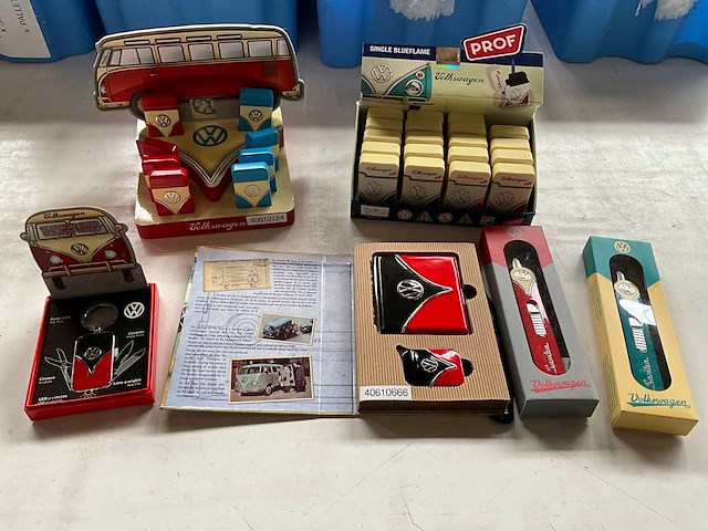 Diverse rookwaren accessoires in volkswagen thema - afbeelding 1 van  7
