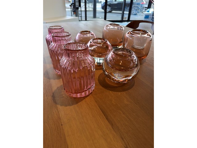 Diverse roze vazen - afbeelding 3 van  6