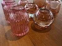 Diverse roze vazen - afbeelding 3 van  6
