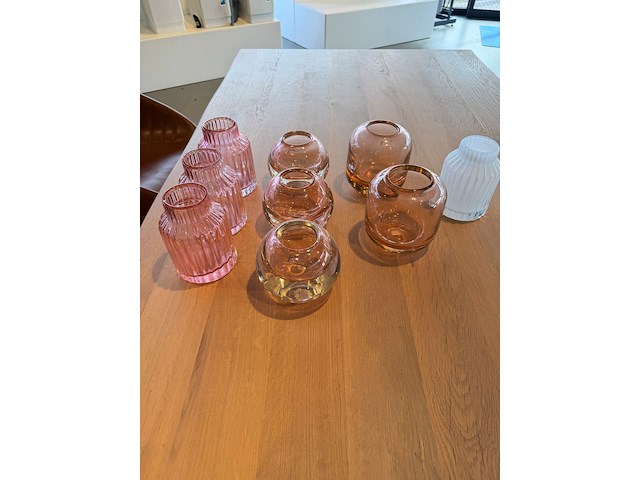 Diverse roze vazen - afbeelding 4 van  6