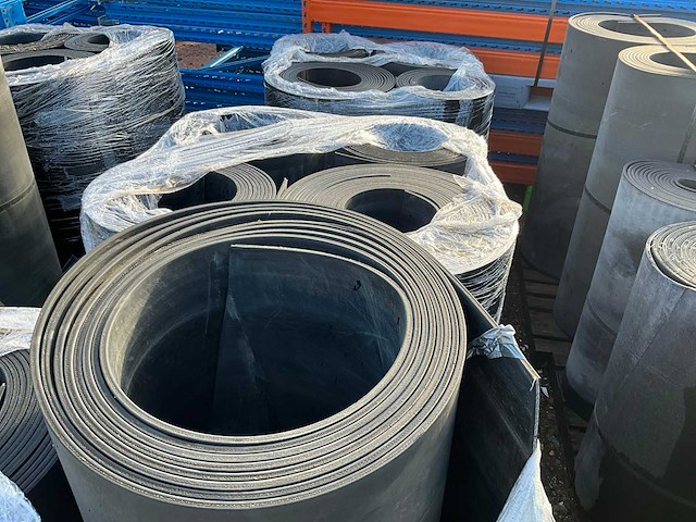 Diverse rubberen transportbanden (13x) - afbeelding 1 van  7