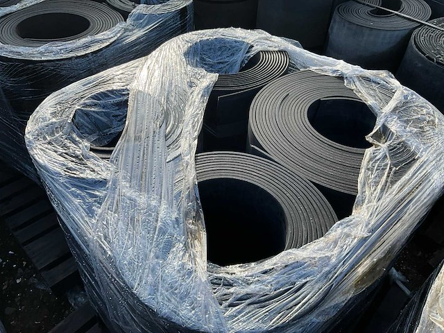 Diverse rubberen transportbanden (13x) - afbeelding 5 van  7