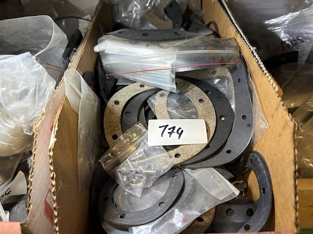 Diverse rubbers - afbeelding 1 van  2