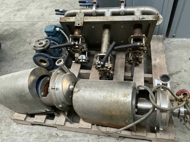Diverse rvs centrifugaalpompen (2x) - afbeelding 1 van  6