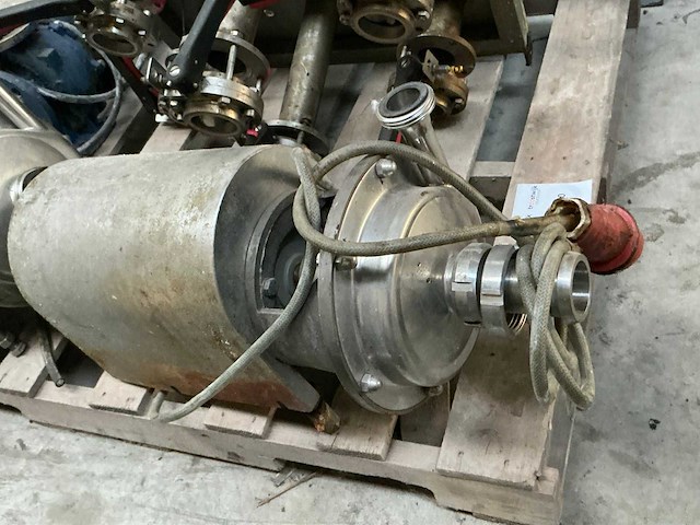Diverse rvs centrifugaalpompen (2x) - afbeelding 2 van  6
