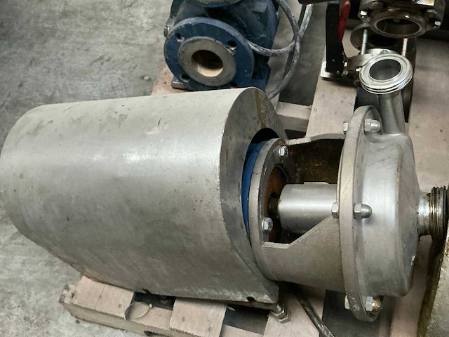 Diverse rvs centrifugaalpompen (2x) - afbeelding 3 van  6