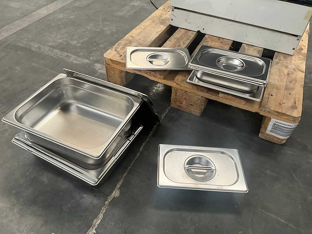 Diverse rvs gastronormbakken (6x) - afbeelding 1 van  7