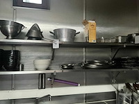 Diverse rvs legborden met inhoud - afbeelding 2 van  5
