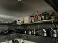Diverse rvs legborden met inhoud - afbeelding 1 van  5