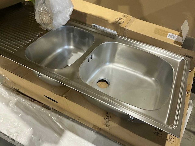 Diverse rvs spoelbakken en installatiematerialen - afbeelding 5 van  11