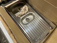 Diverse rvs spoelbakken en installatiematerialen - afbeelding 7 van  11