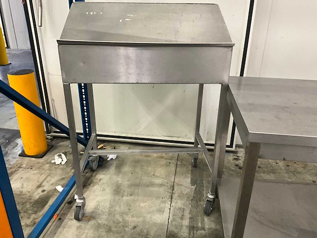 Diverse rvs tafels (3x) - afbeelding 5 van  7