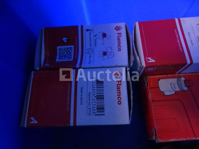 Diverse sanitairaccessoires in 3 bakken (zie detail) - afbeelding 2 van  12