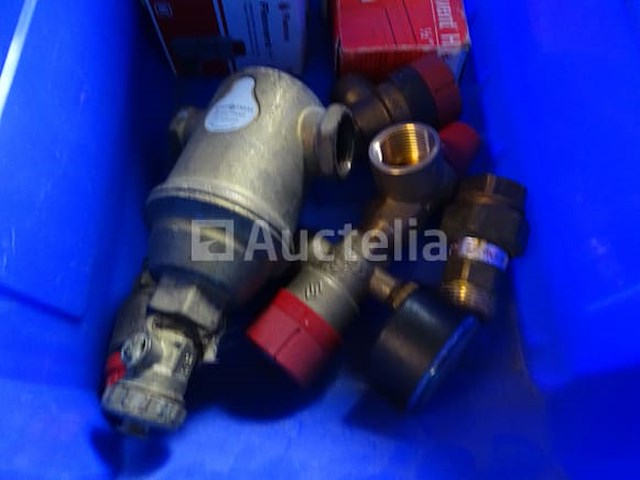 Diverse sanitairaccessoires in 3 bakken (zie detail) - afbeelding 4 van  12