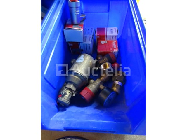 Diverse sanitairaccessoires in 3 bakken (zie detail) - afbeelding 10 van  12