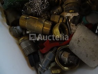 Diverse sanitaire accessoires, verwarming in 4 geberit-containers - afbeelding 2 van  22