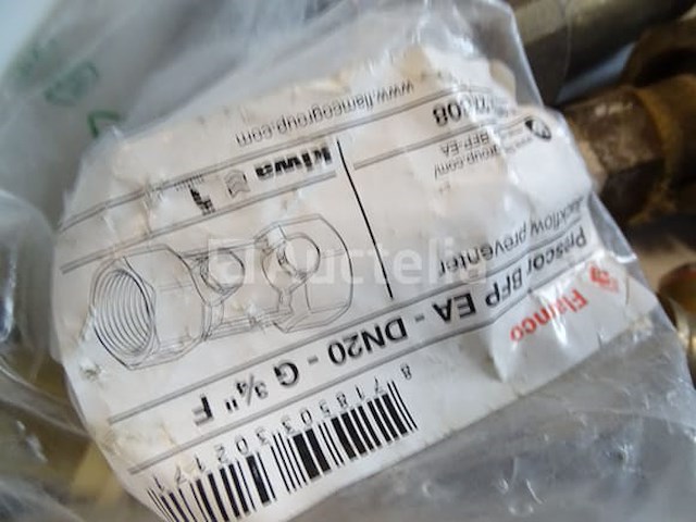 Diverse sanitaire accessoires, verwarming in 4 geberit-containers - afbeelding 4 van  22