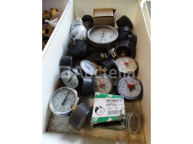 Diverse sanitaire accessoires, verwarming in 4 geberit-containers - afbeelding 5 van  22