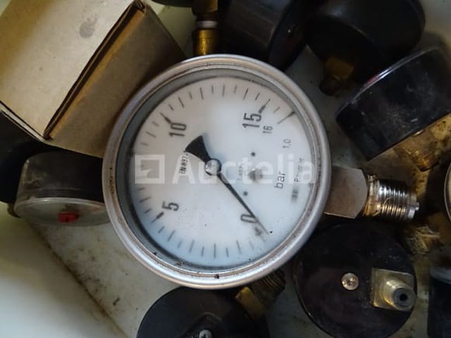 Diverse sanitaire accessoires, verwarming in 4 geberit-containers - afbeelding 8 van  22