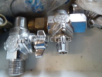 Diverse sanitaire accessoires, verwarming in 4 geberit-containers - afbeelding 14 van  22