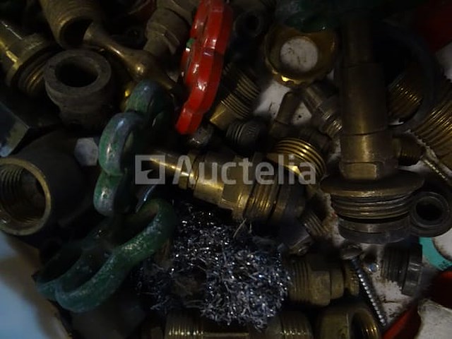 Diverse sanitaire accessoires, verwarming in 4 geberit-containers - afbeelding 19 van  22