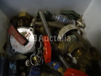 Diverse sanitaire accessoires, verwarming in 4 geberit-containers - afbeelding 20 van  22