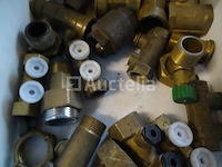 Diverse sanitaire accessoires, verwarming in 4 geberit-containers - afbeelding 22 van  22