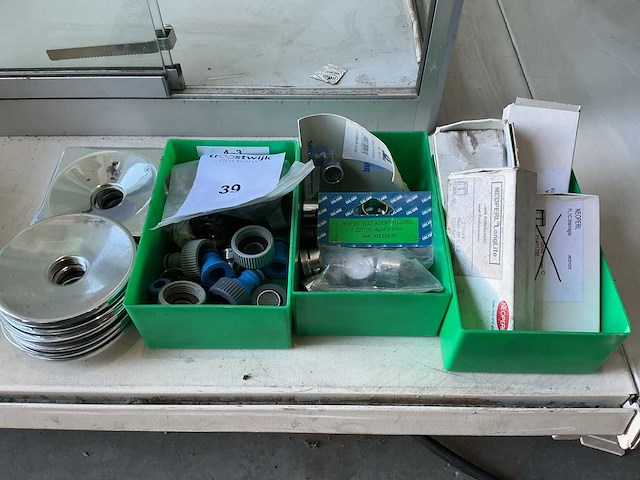 Diverse sanitaire benodigdheden - afbeelding 1 van  1