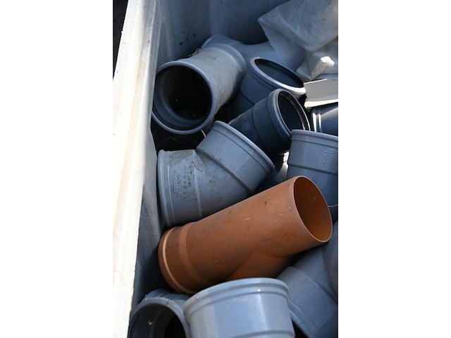 Diverse sanitaire hulpstukken - afbeelding 2 van  3