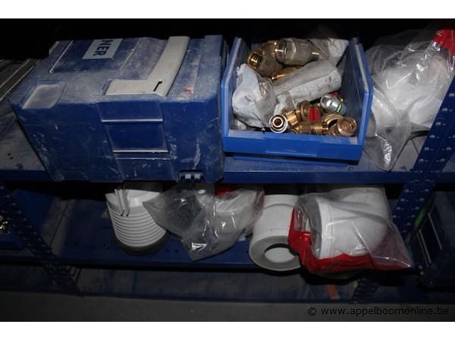 Diverse sanitaire installatiematerialen en onderdelen - afbeelding 2 van  4