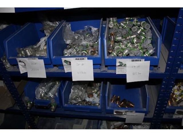 Diverse sanitaire installatiematerialen en onderdelen - afbeelding 3 van  4