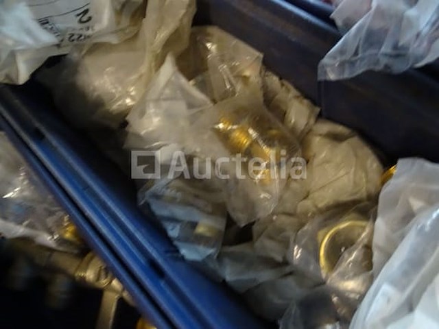 Diverse sanitairsaccessoires in 6 bakken - afbeelding 2 van  18