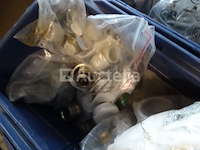 Diverse sanitairsaccessoires in 6 bakken - afbeelding 5 van  18