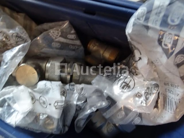 Diverse sanitairsaccessoires in 6 bakken - afbeelding 6 van  18