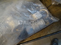 Diverse sanitairsaccessoires in 6 bakken - afbeelding 11 van  18