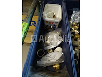 Diverse sanitairsaccessoires in 6 bakken - afbeelding 12 van  18