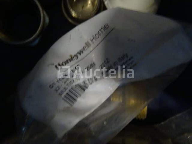 Diverse sanitairsaccessoires in 6 bakken - afbeelding 13 van  18