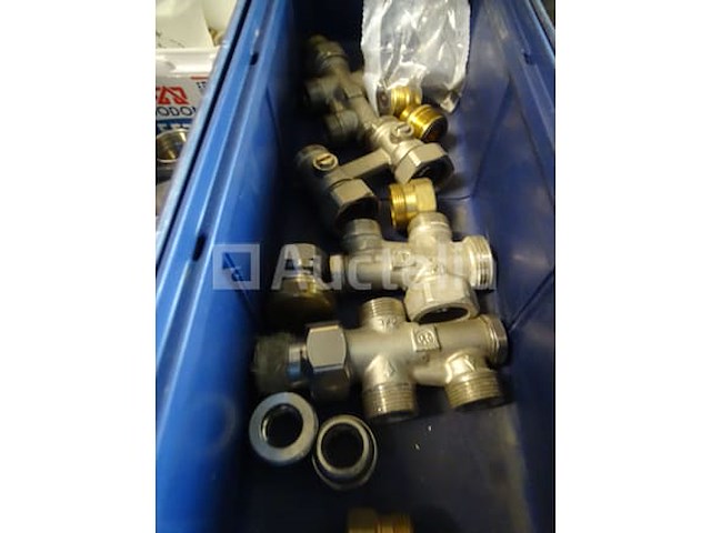 Diverse sanitairsaccessoires in 6 bakken - afbeelding 16 van  18