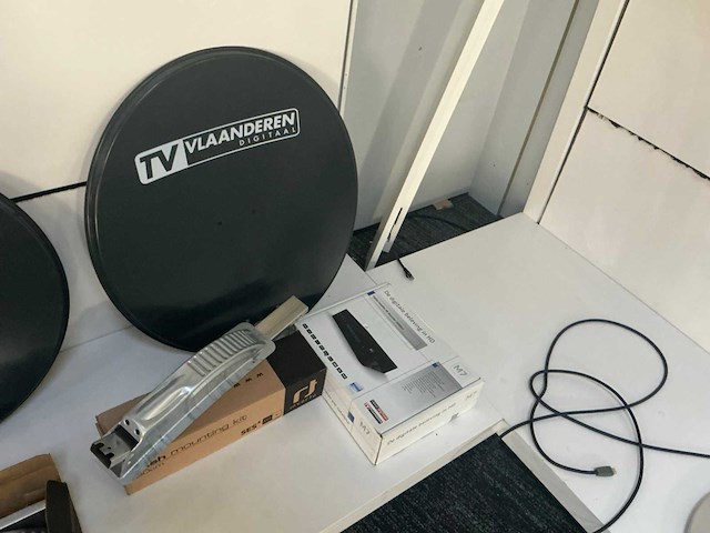 Diverse satelliet toebehoren - afbeelding 4 van  7