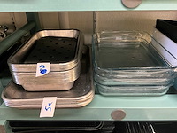 Diverse schalen kommen en kookpotten - afbeelding 2 van  8