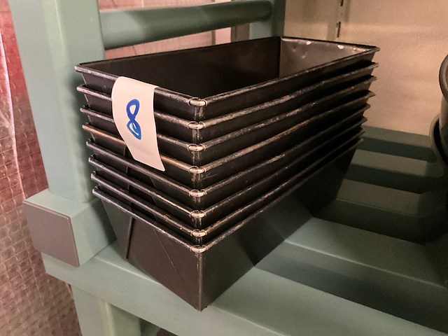 Diverse schalen kommen en kookpotten - afbeelding 8 van  8