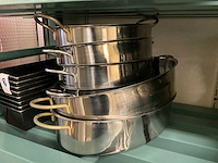 Diverse schalen kommen en kookpotten - afbeelding 5 van  5