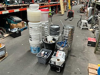Diverse schildersgereedschappen - afbeelding 1 van  5
