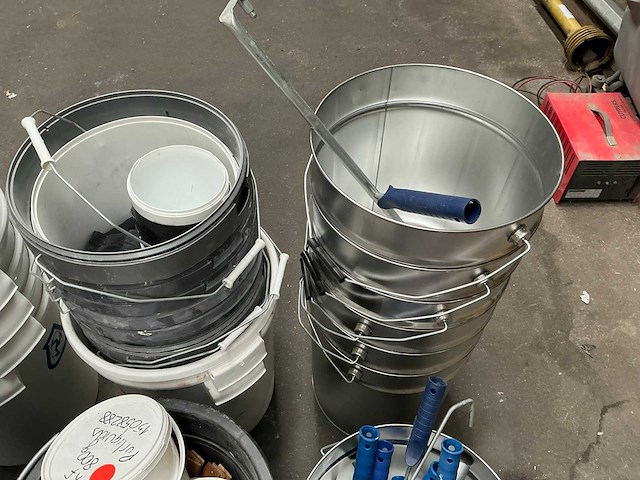 Diverse schildersgereedschappen - afbeelding 5 van  5