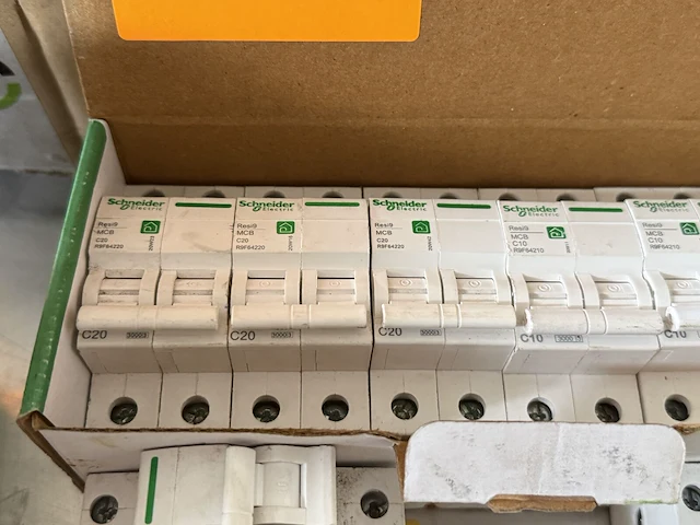 Diverse schneider zekeringen - afbeelding 2 van  5