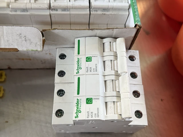Diverse schneider zekeringen - afbeelding 5 van  5
