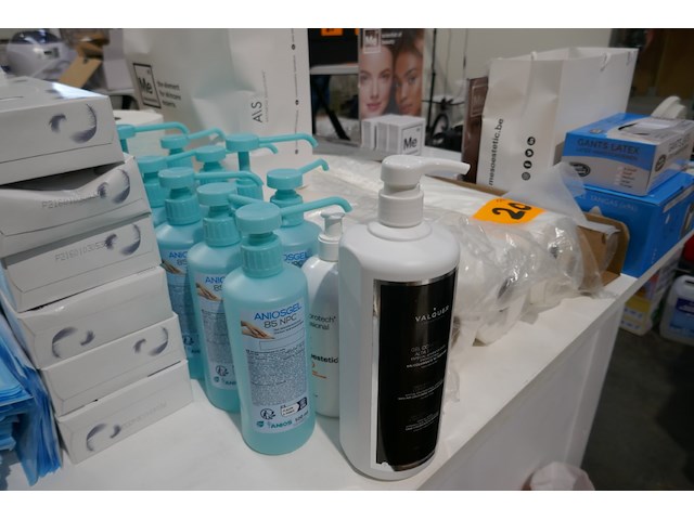 Diverse schoonheidsprodukten - afbeelding 3 van  6