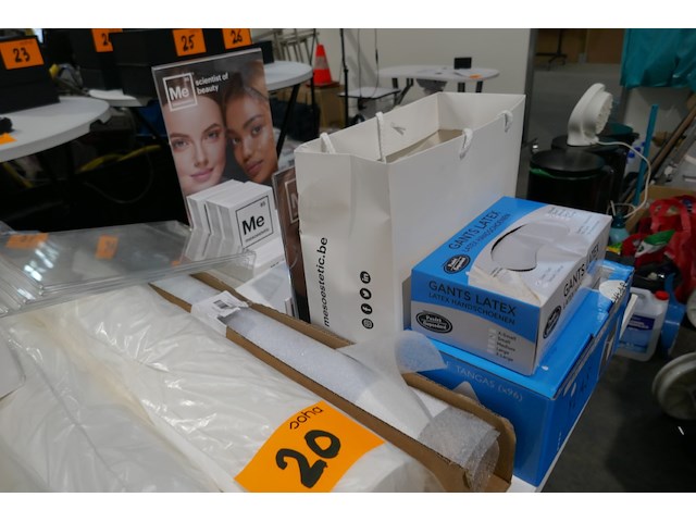 Diverse schoonheidsprodukten - afbeelding 4 van  6