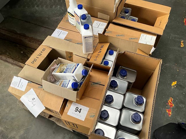 Diverse schoonmaakmiddelen - afbeelding 10 van  11