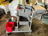 Diverse schoonmaakwagens - afbeelding 1 van  3